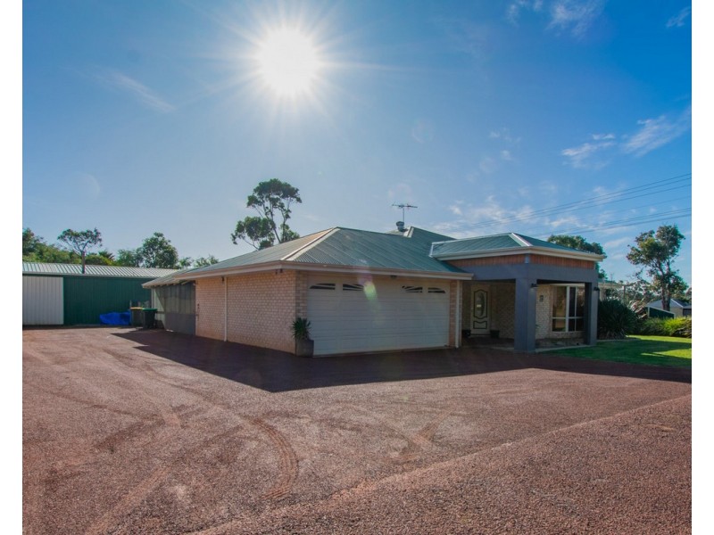 35 Le Grande Avenue, Mckail WA 6330