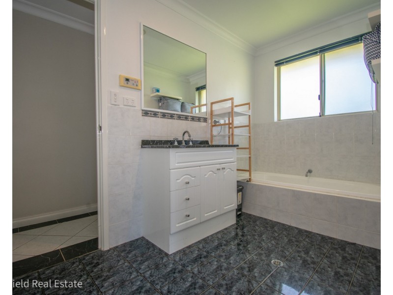 35 Le Grande Avenue, Mckail WA 6330