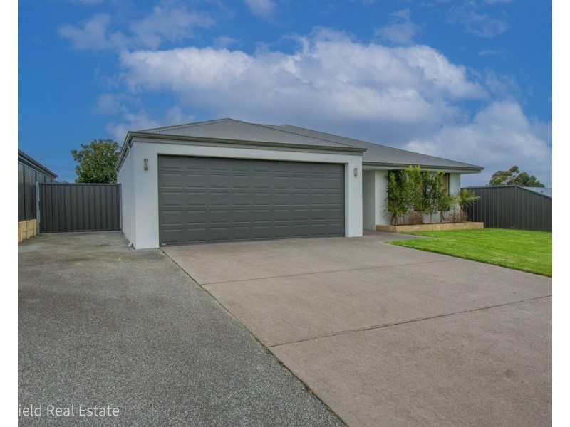 11 Goddard Way, Mckail WA 6330