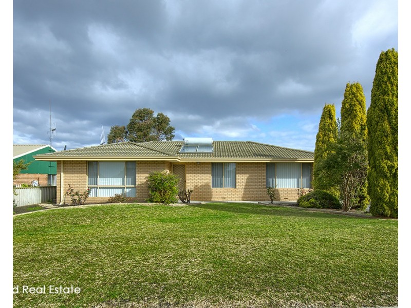 7 Lorenzo Way, Orana WA 6330