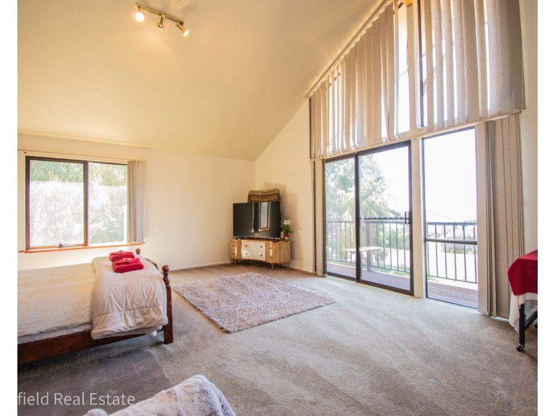 11 King George Street, Little Grove WA 6330