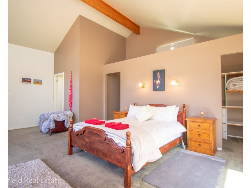 11 King George Street, Little Grove WA 6330