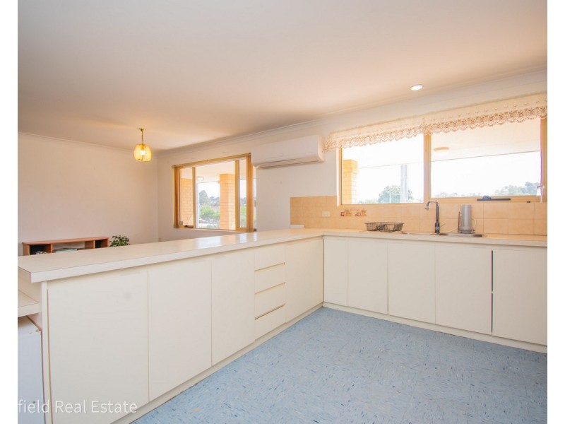 16 Barnesby Drive, Yakamia WA 6330