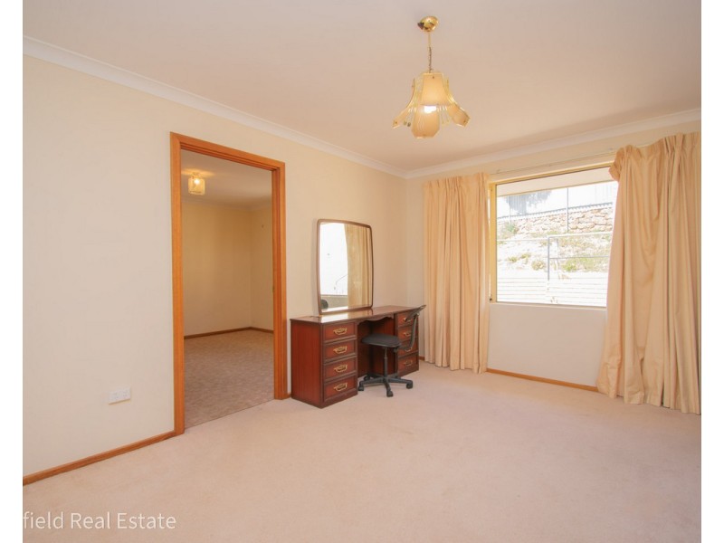 16 Barnesby Drive, Yakamia WA 6330