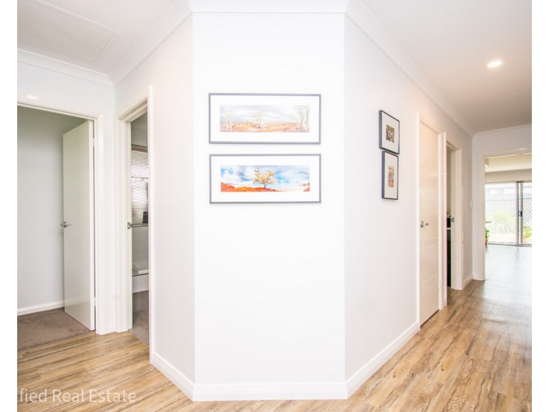 10 Hogarth Road, Mckail WA 6330