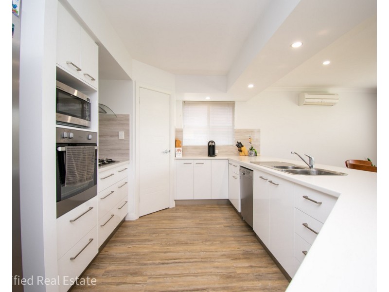 10 Hogarth Road, Mckail WA 6330