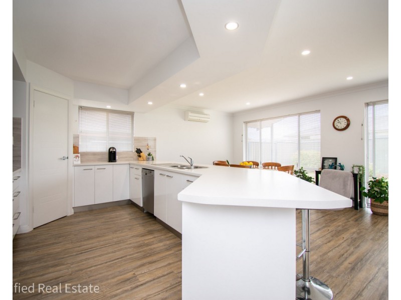 10 Hogarth Road, Mckail WA 6330