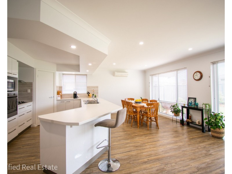 10 Hogarth Road, Mckail WA 6330