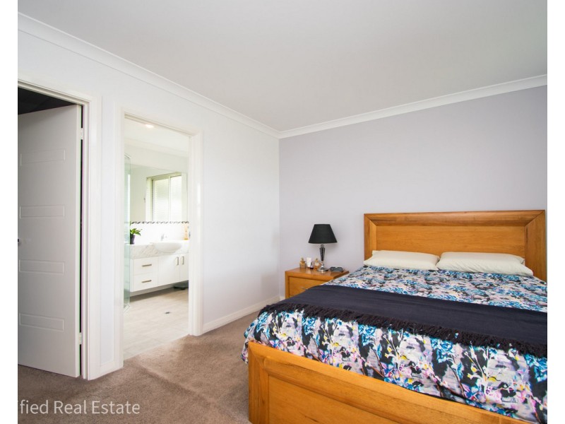 10 Hogarth Road, Mckail WA 6330