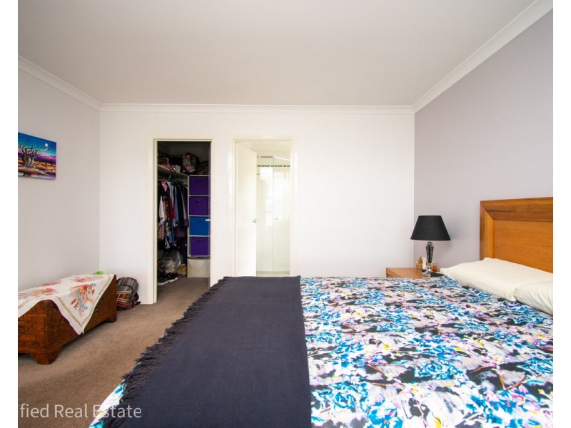 10 Hogarth Road, Mckail WA 6330