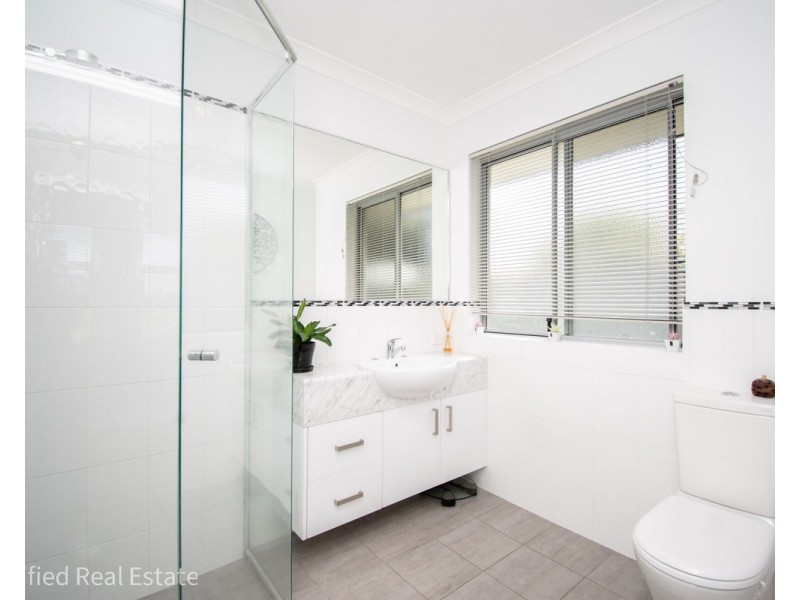 10 Hogarth Road, Mckail WA 6330