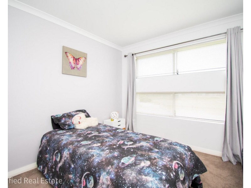 10 Hogarth Road, Mckail WA 6330