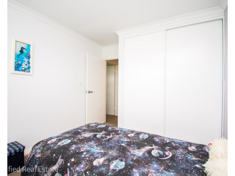 10 Hogarth Road, Mckail WA 6330