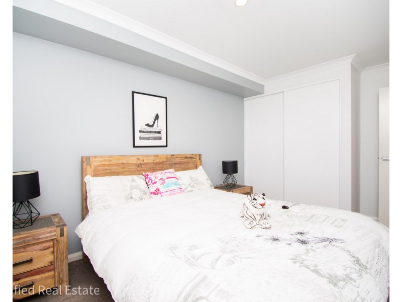 10 Hogarth Road, Mckail WA 6330