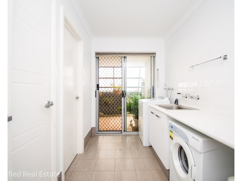 10 Hogarth Road, Mckail WA 6330
