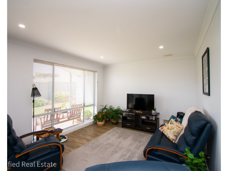 10 Hogarth Road, Mckail WA 6330
