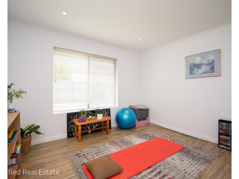 10 Hogarth Road, Mckail WA 6330