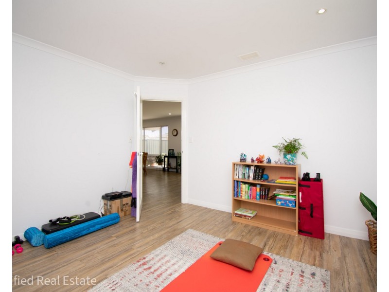 10 Hogarth Road, Mckail WA 6330