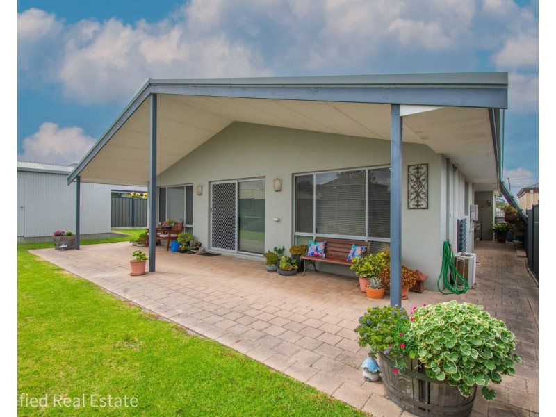 10 Hogarth Road, Mckail WA 6330