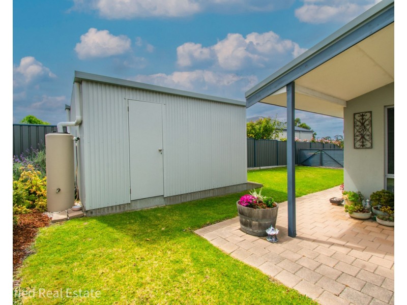 10 Hogarth Road, Mckail WA 6330