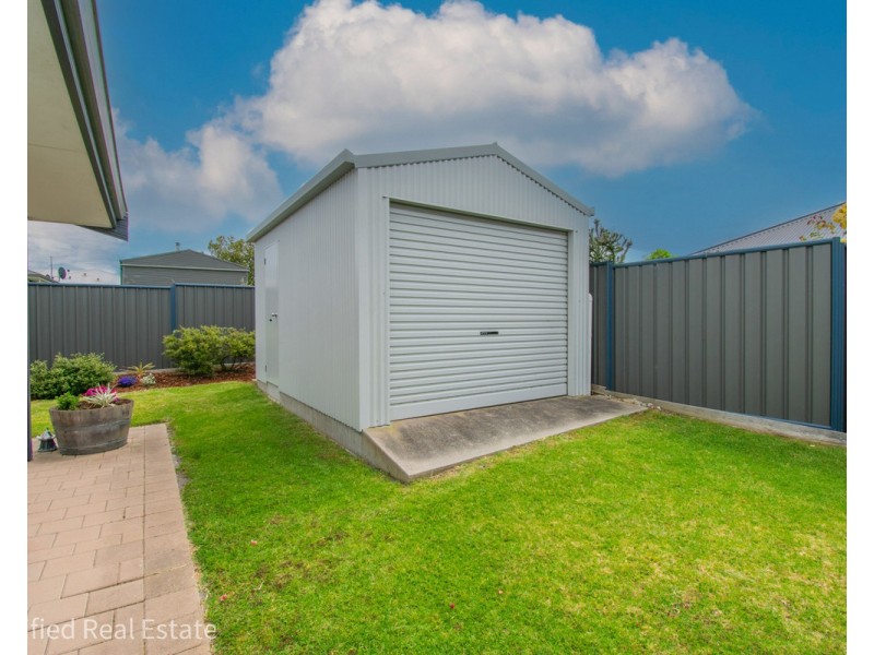10 Hogarth Road, Mckail WA 6330