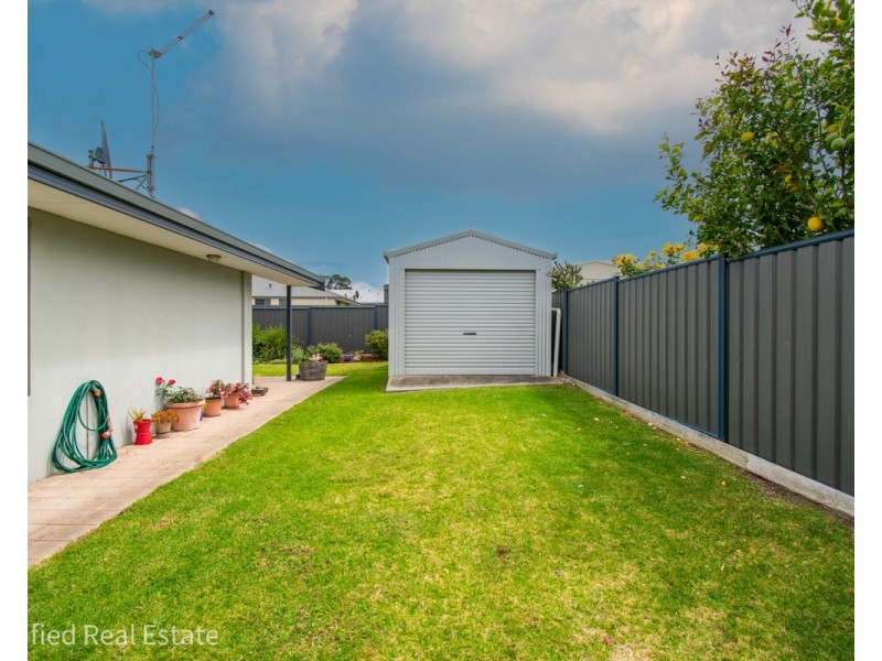 10 Hogarth Road, Mckail WA 6330