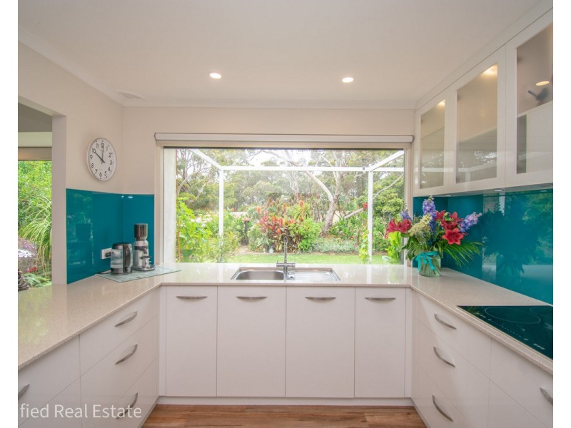 8 Breaksea Crescent, Collingwood Heights WA 6330