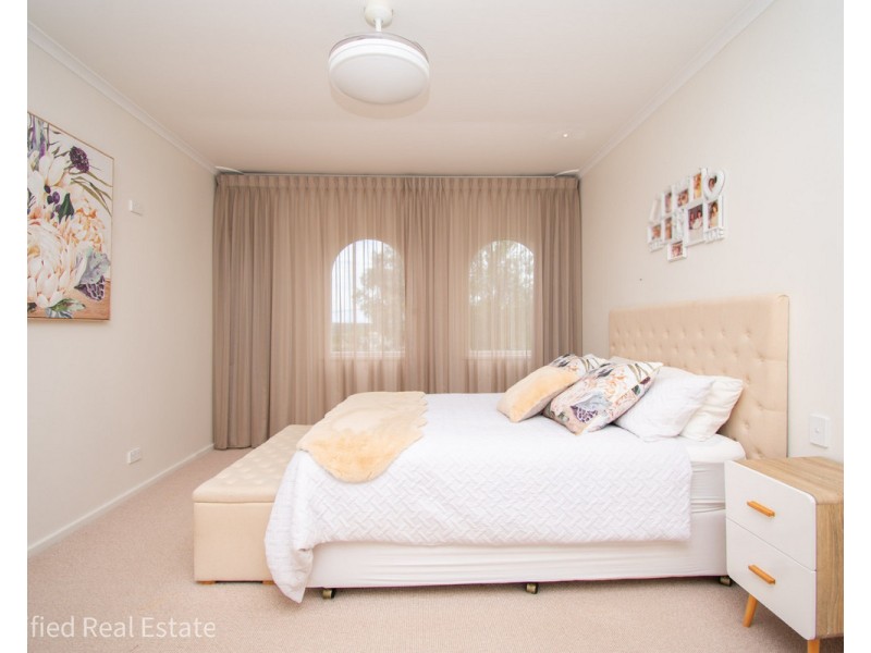 8 Breaksea Crescent, Collingwood Heights WA 6330