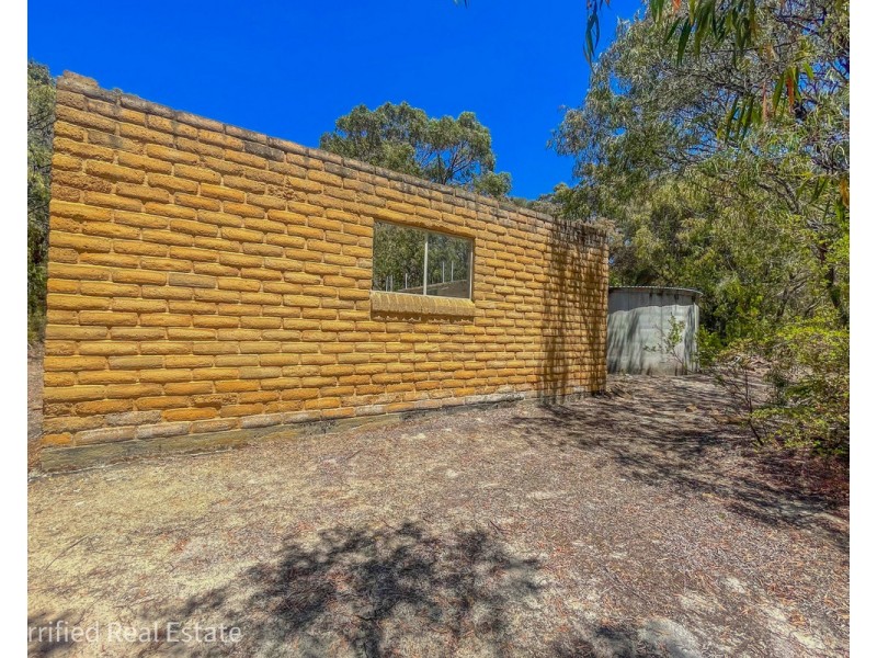 47 Diamond Street, Little Grove WA 6330