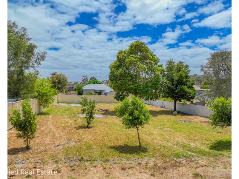 10 Hayward Crescent, Yakamia WA 6330