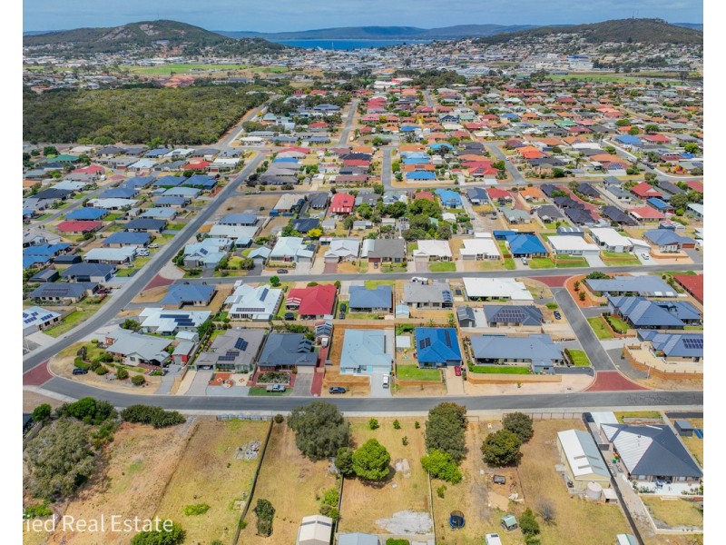 10 Hayward Crescent, Yakamia WA 6330