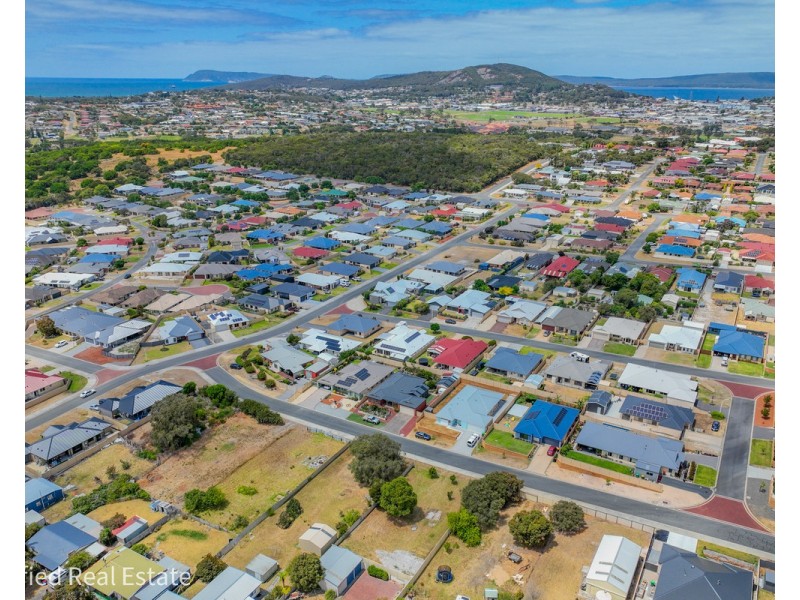 10 Hayward Crescent, Yakamia WA 6330