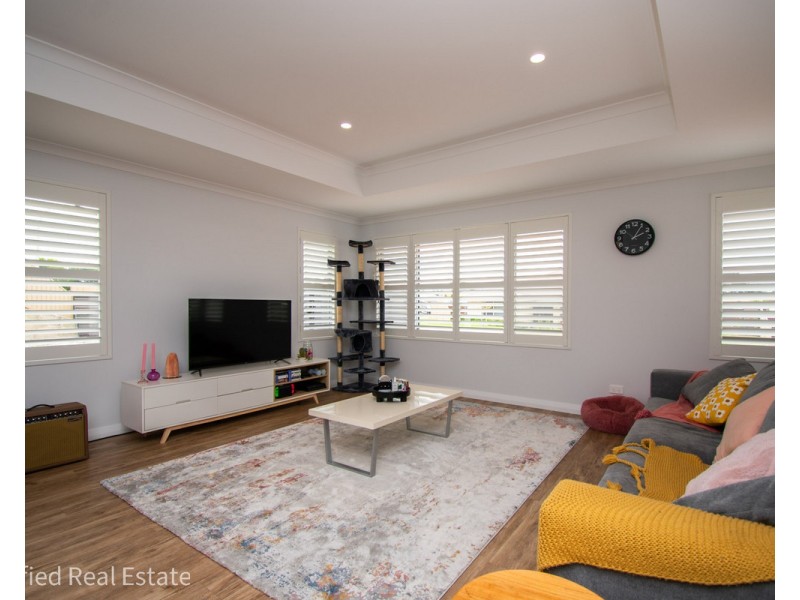 2 Teatree Way, Yakamia WA 6330