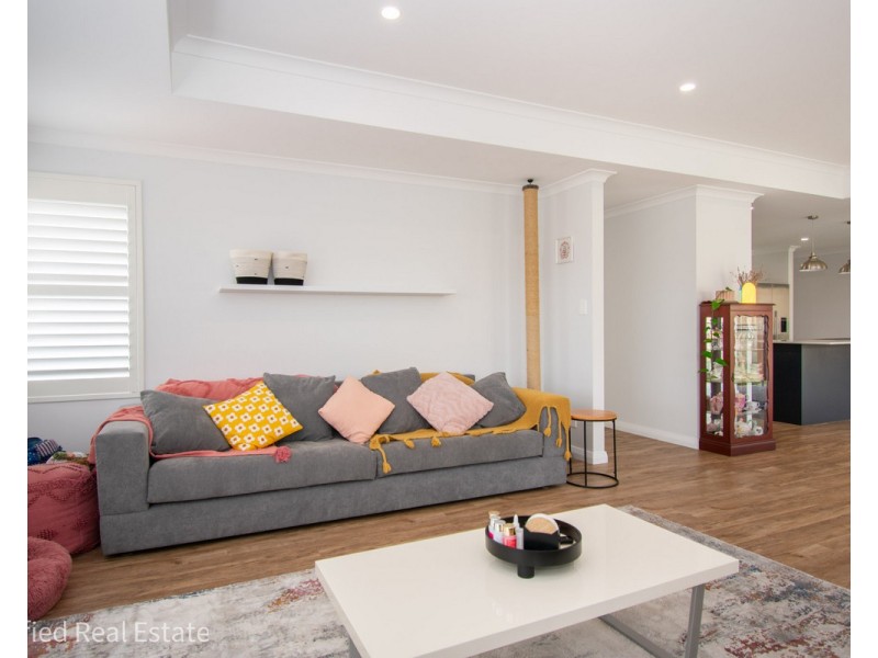 2 Teatree Way, Yakamia WA 6330