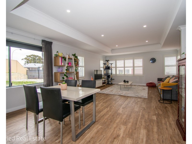 2 Teatree Way, Yakamia WA 6330