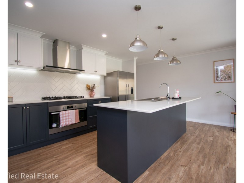 2 Teatree Way, Yakamia WA 6330