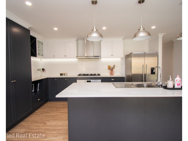 2 Teatree Way, Yakamia WA 6330