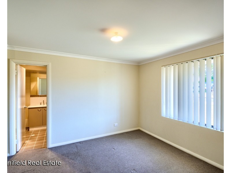 12 Dunn Street, Orana WA 6330