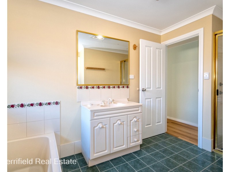 50A Sierra Crescent, Orana WA 6330