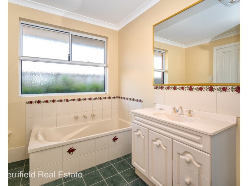 50A Sierra Crescent, Orana WA 6330