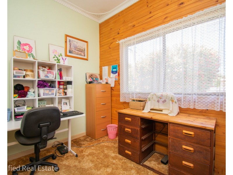 5 Lurline Street, Orana WA 6330