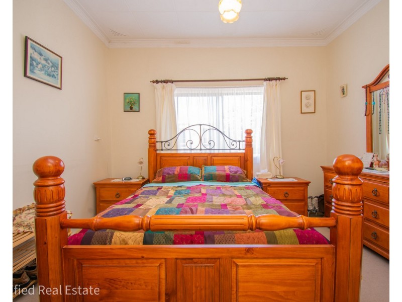 5 Lurline Street, Orana WA 6330