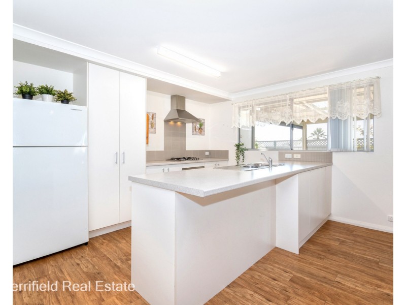 57A Minor Road, Orana WA 6330