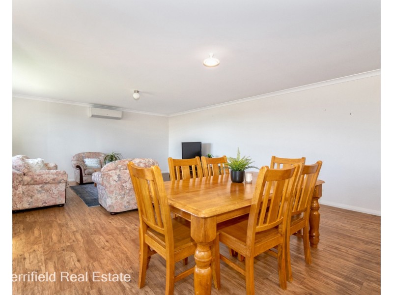 57A Minor Road, Orana WA 6330