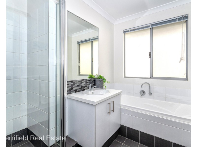 57A Minor Road, Orana WA 6330