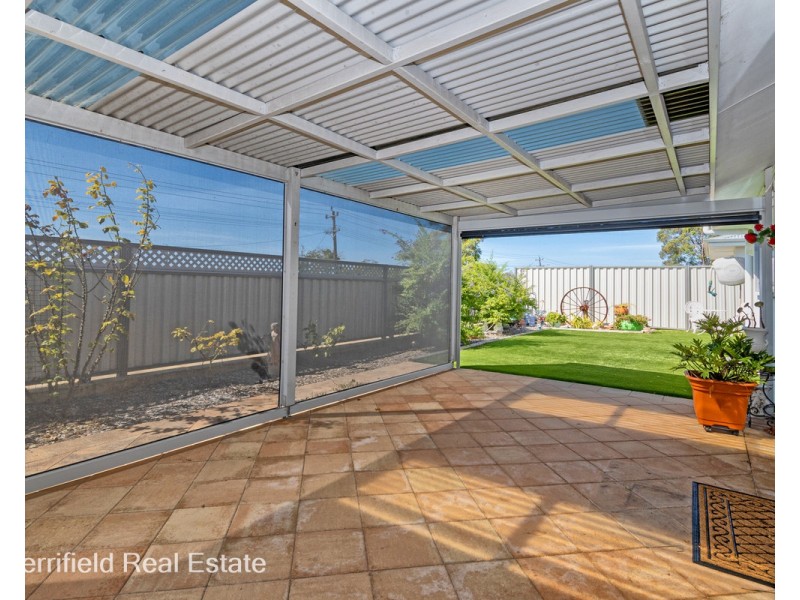 57A Minor Road, Orana WA 6330