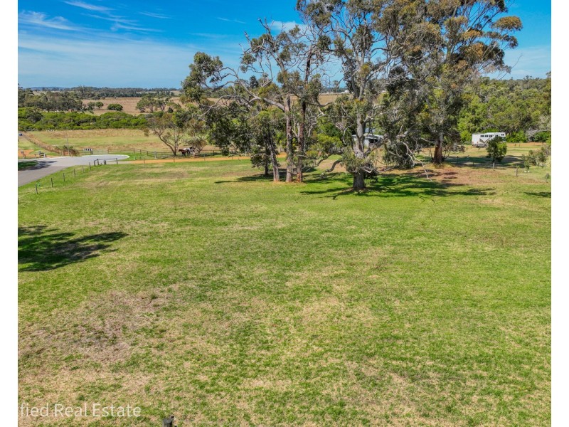 18 Riverwood Road, Willyung WA 6330