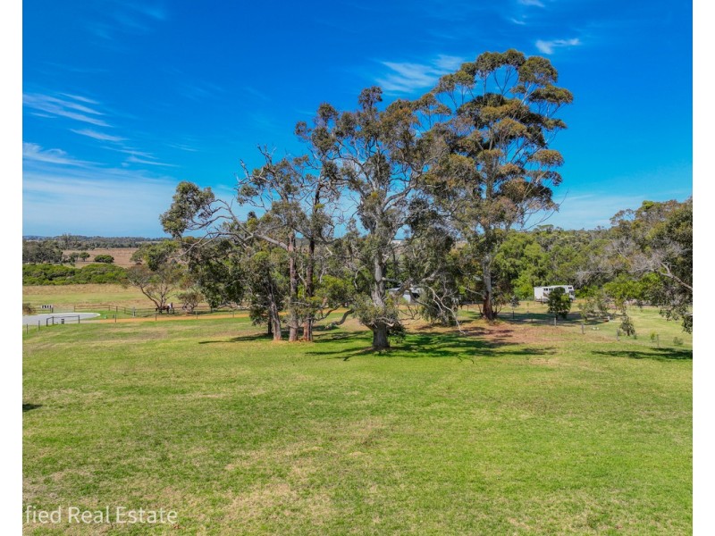 18 Riverwood Road, Willyung WA 6330