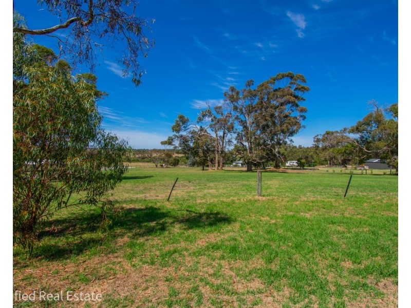 18 Riverwood Road, Willyung WA 6330