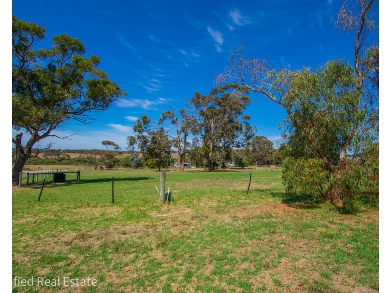 18 Riverwood Road, Willyung WA 6330